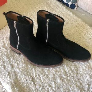Black suede Chelsea boots